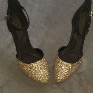 Apt.9 Womens Black and Gold Confection heels